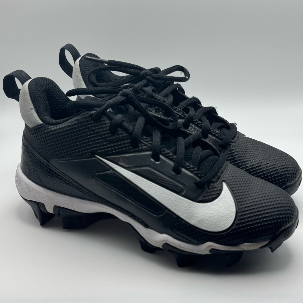 Nike Kids Alpha Menace 4 Shark FastFlex Football Cleats Black White Youth 1.5Y